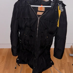 Parajumpers jacka - modell longbear, om  intresserad pm 