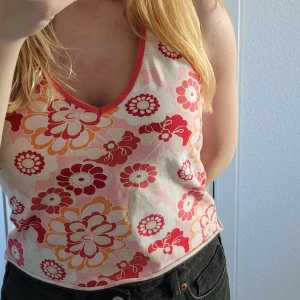Halterneck linne - Så gullig och somrig halterneck topp, lite croppad. Skriv för fler/bättre bilder🫶🏻🫶🏻