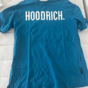 Hoodrich T Shirt - Hoodrich T shirt i storlek S. Mycket bra skick