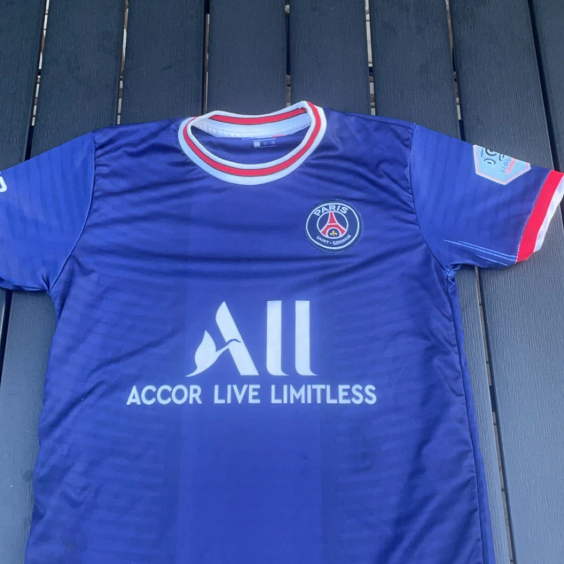 Psg tröja med mbappe på ryggen