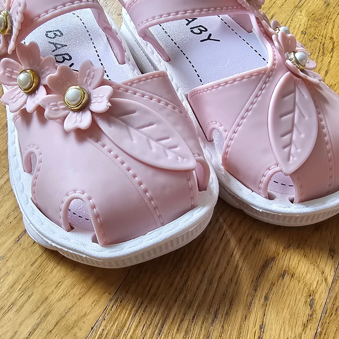 Sandaler i storlek 23 - 90