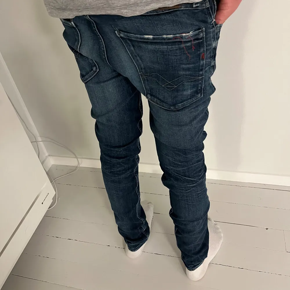 Ett par feta replay jeans i modellen ”anbass” | nypris ca: 1800 | modellen är 174 och väger 55 kg | bara att höra av sig vid frågor!. Jeans & Byxor.