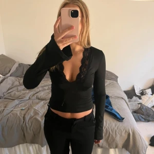 Venderbys Blus - Använd 2-3 gånger, säljer för kommer inte till användning:)nypris 600kr. Storlek xs/S