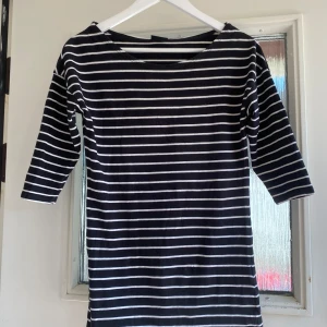 T-shitt - Sparsamt använd 3/4 ärm , mjuk och skön.