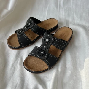 Sandaler - Sandaler med rhinestones på från Easy Street. Storlek 39, kan passa 38 och 40 också 💓