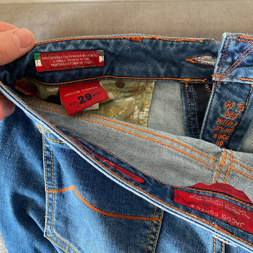 Jacob choen jeans i st 29 helt nyskick och använt typ 3 gånger (byten funkar om mötas upp i Stockholm). Jeans & Byxor.