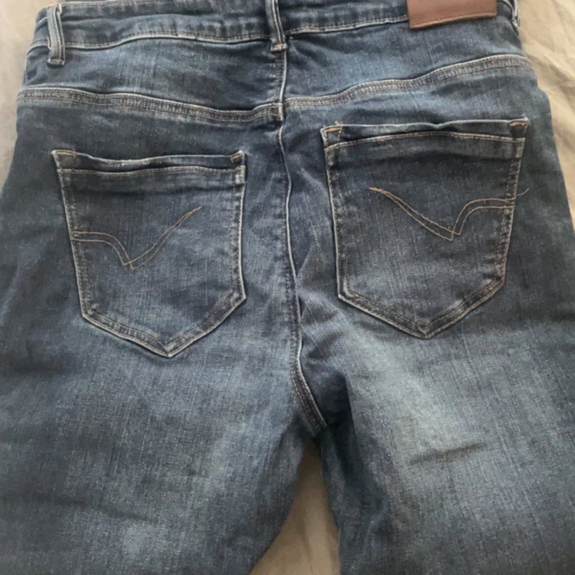 Mörk blåa flare jeans från ONLY - 92