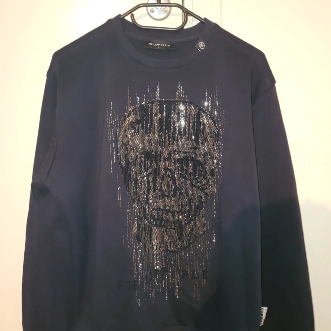 Säljer en mör blå Philipp plein tröja