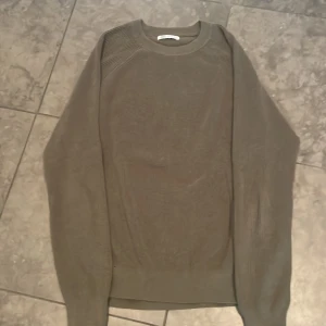 Zara stickad tröja - Stickad tröja  Storlek: Medium  Normal passform 