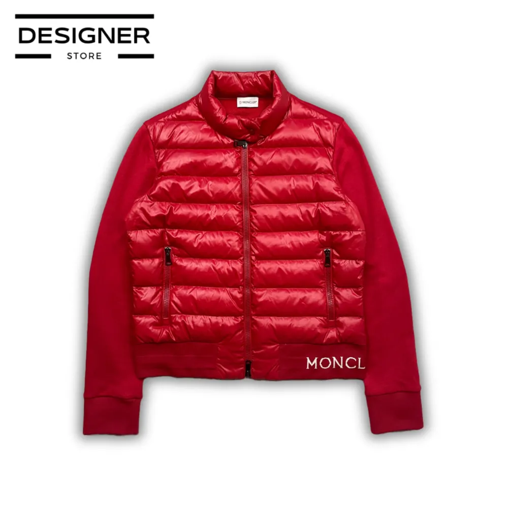 Moncler cardigan | Skick: 9/10 | Storlek: medium | Nypris: 8000 kr | Pris: 2999 kr | Tillbehör: inget | Fler frågor? Hör av dig isåfall!. Jackor.