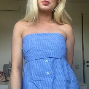 Zara topp - Blå somrig topp från zara, köpt förra sommaren men aldrig använt. 