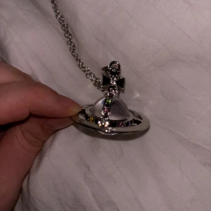 saturnus halsband - vivienne westwood inspirerat halsband, oanvänt