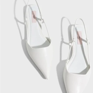 Slingback Flat - Helt oanvänd sko från Nelly. Modellen är platt med en spetsig tå. Säljer eftersom dom ej passade.