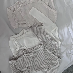 3 st bodys Stl 50 - 3 st bodys i storlek 50. Aldrig använda. Väldigt fina. 