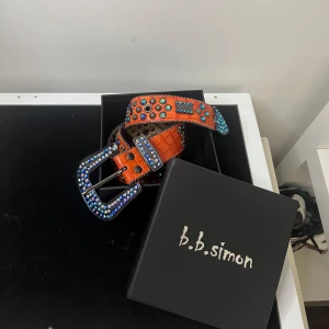 Bb simon - Säljer bu mitt bb Simon bälte då jag köpte de för litet bara för någon väcka sen. Snabbäffär kan priset absolut förändras 