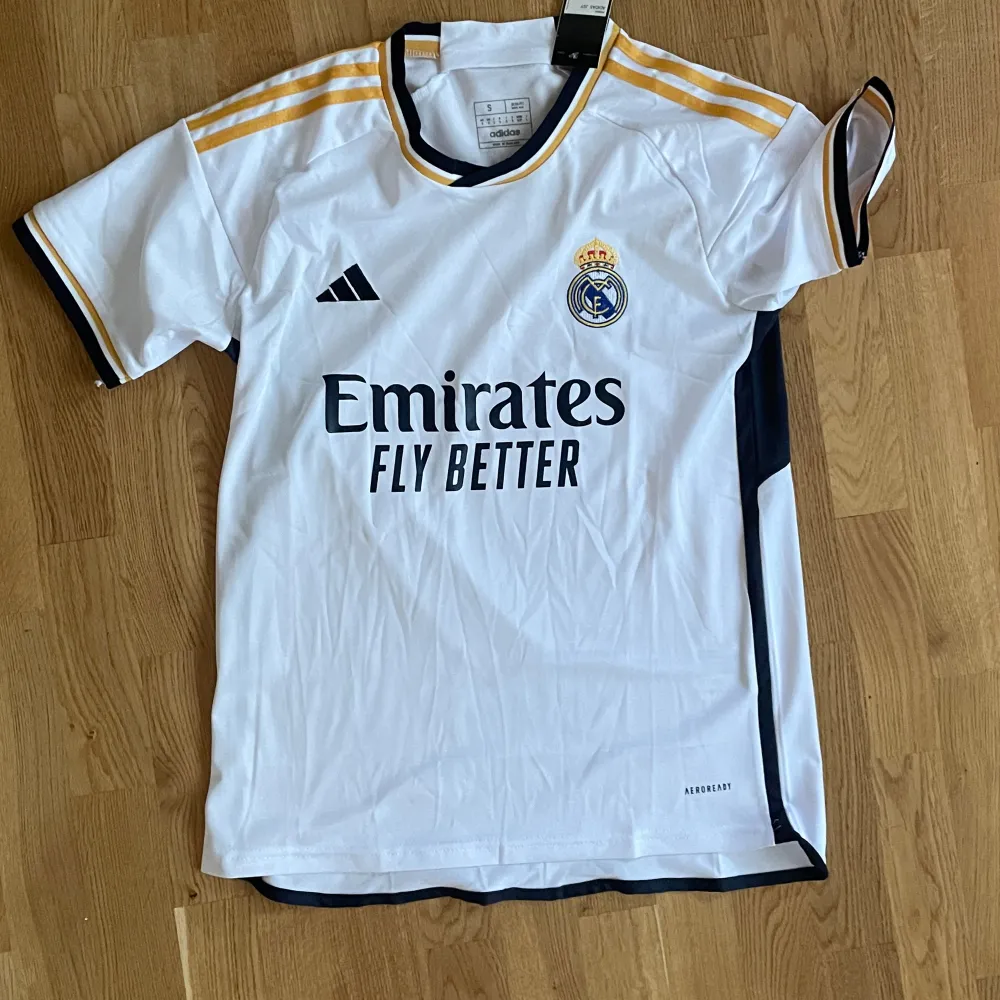 Real Madrid tröja. T-shirts.