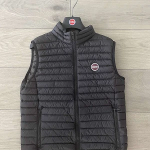 Colmar väst! - Säljer nu min snygga colmar väst i strl: xs, västen har inga defekter och i skick 9/10. Retail: 2300 / priset kan diskuteras 