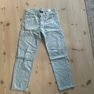 Sweet sktbs jeans - Schyssta sweet loose jeans från sweet sktbs. Gott skick. Nypris 700. Ej strukna och ser därför lite skrynkliga ut men lätt fixat