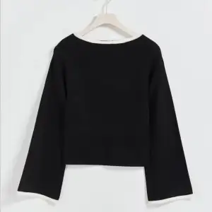 Säljer denna tröja från Gina Tricot i fint skick!🖤 Helt slutsåld online✨