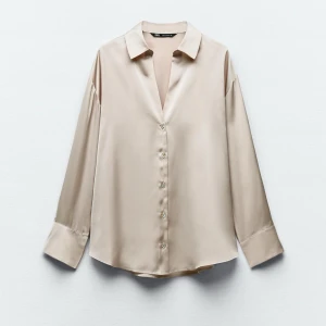 Beige skjorta!  - En fin tunn skjorta från Zara!❣️ Aldrig använd och i bra skick!☺️