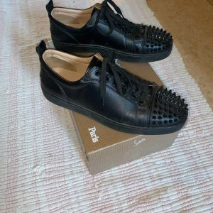 Louboutin  - Bra skick små repor på sulan men ser bra ut alla taggar är kvar A kompia  