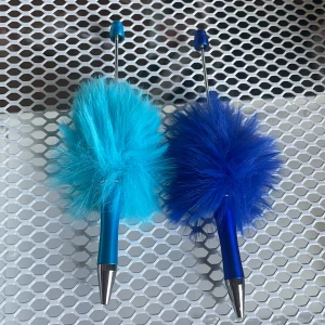 20kr - Två pennor mer fluff 