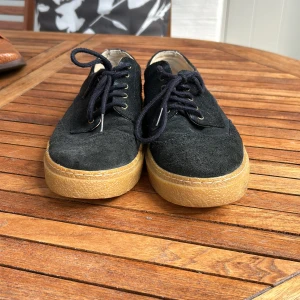 Blåa Fred perry sko - Snygga fräscha Fred Perry mockasko 