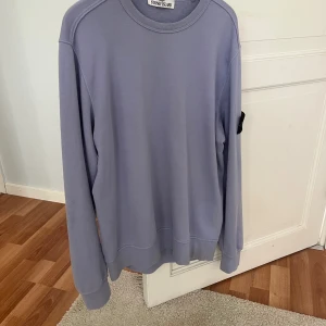 Stone island sweatshirt - Stone island tröja, storlek M, fraktas samma dag, väldigt fint skick 