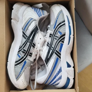 Asics strl 42,5 - Mycket bra skick 