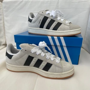 Campus 00 - Fina adidas campus 00 skor i gott skick som använts fåtal gånger  Kommer i förpackning med extra snören 