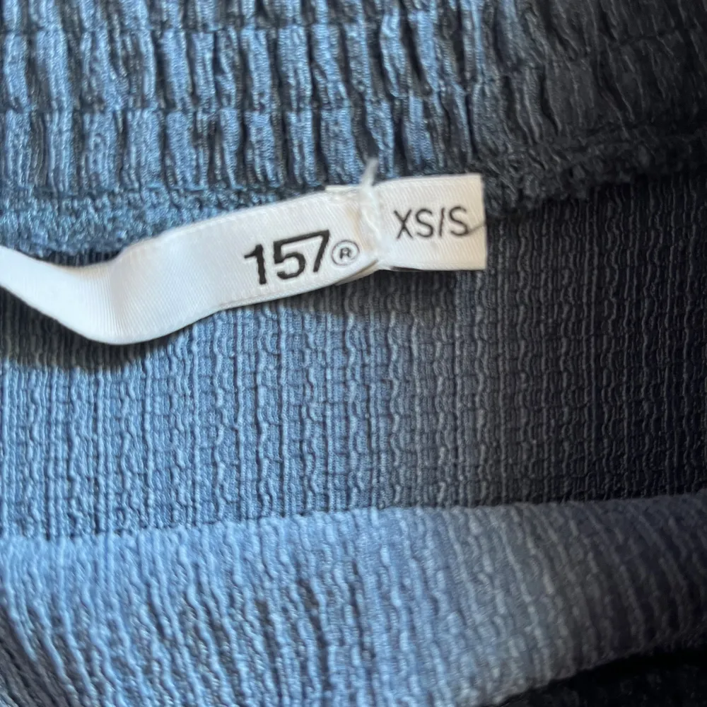 Säljer en blå supersöt kjol från lager 157 som tyvärr inte kommer till användning☺️  I storlek XS/S. Kjolar.