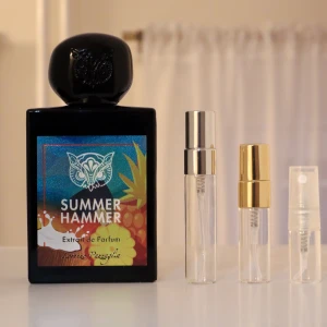 Lorenzo Pazzaglia Summer Hammer extrait de parfum  - Splittar Lorenzo Pazzaglia Summer Hammer extrait de parfum i 2/3/5 ML.  2=95kr  3=125kr 5=189kr   Priset är INKLUSIVE porto, bubbelplast, tejp/band för att förhindra läckage och inpackade med kärlek! 🙂   Skriv PM vid köp!🙌🏻