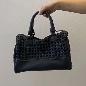 Svart väska - Svart väska! perfekt till vardags💓