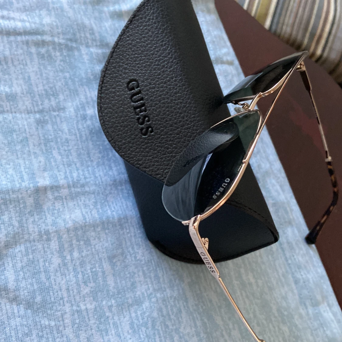 Nästan oanvänd original GUESS solglasögon