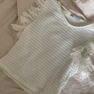 Söt zara topp - Fin topp från zara, helt ny aldrig använd💕