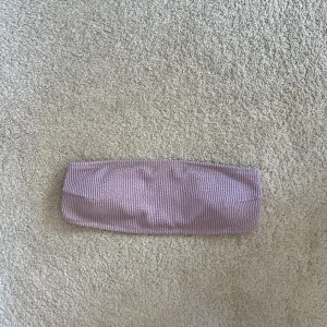 Bandeau bikinitopp - Fin bandeau bikinitopp från h&m i storlek small, aldrig använd.