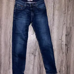 Ett par sprillans nya Timmy hilfiger jeans köpta för 1399. Testade 1 gång. 