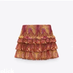 Zara kjol - Fin zarakjol i storlek S i mycket bra skick. Högsta bud just nu: 480 kr