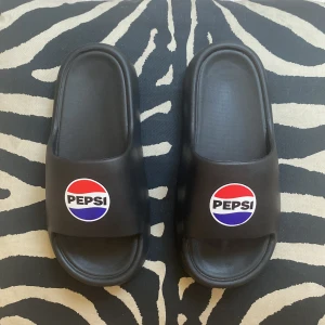 Pepsi tofflor  - Nya aldrig andvända 