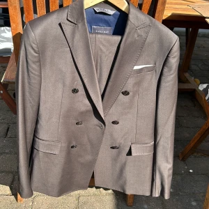 Zara man Kostym slim fit - Perfekt för studenten eller skolavslutningen  Brun kostym slim dit Zara man