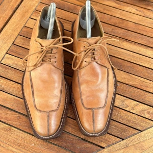 Ljusbruna Rizzo sko - Fint skick. Nästan nya. Rizzo sko. Ljusbruna skinn.