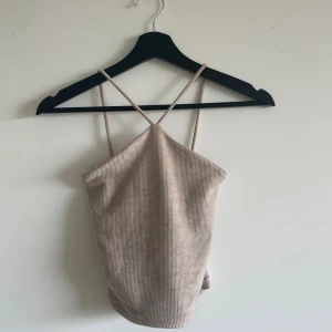 Beige topp - Jätte fin topp från gina som inte kommer till användning längre, men en av mina favoriter innan💓