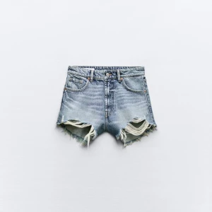 Zara jeans shorts  - Helt nya med prislappen kvar. Testade 1 gång men var försmå.