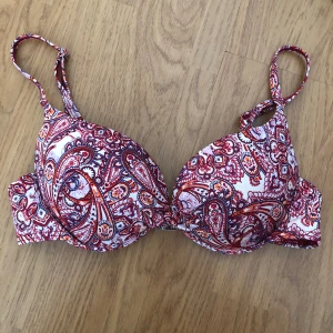 Push up bikini - Skitsnygg bikini. Den är också pushup! Jättefint mönster också💗💗