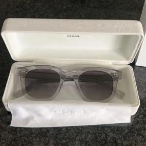 Chimi 02 grey - Hej, säljer nu mina chimi då jag inte använder dom. Skicket är bra har knappast använt dom. Ingen påse till dom medföljer men allt annat får man. Pris kan diskuteras vid snabb affär!