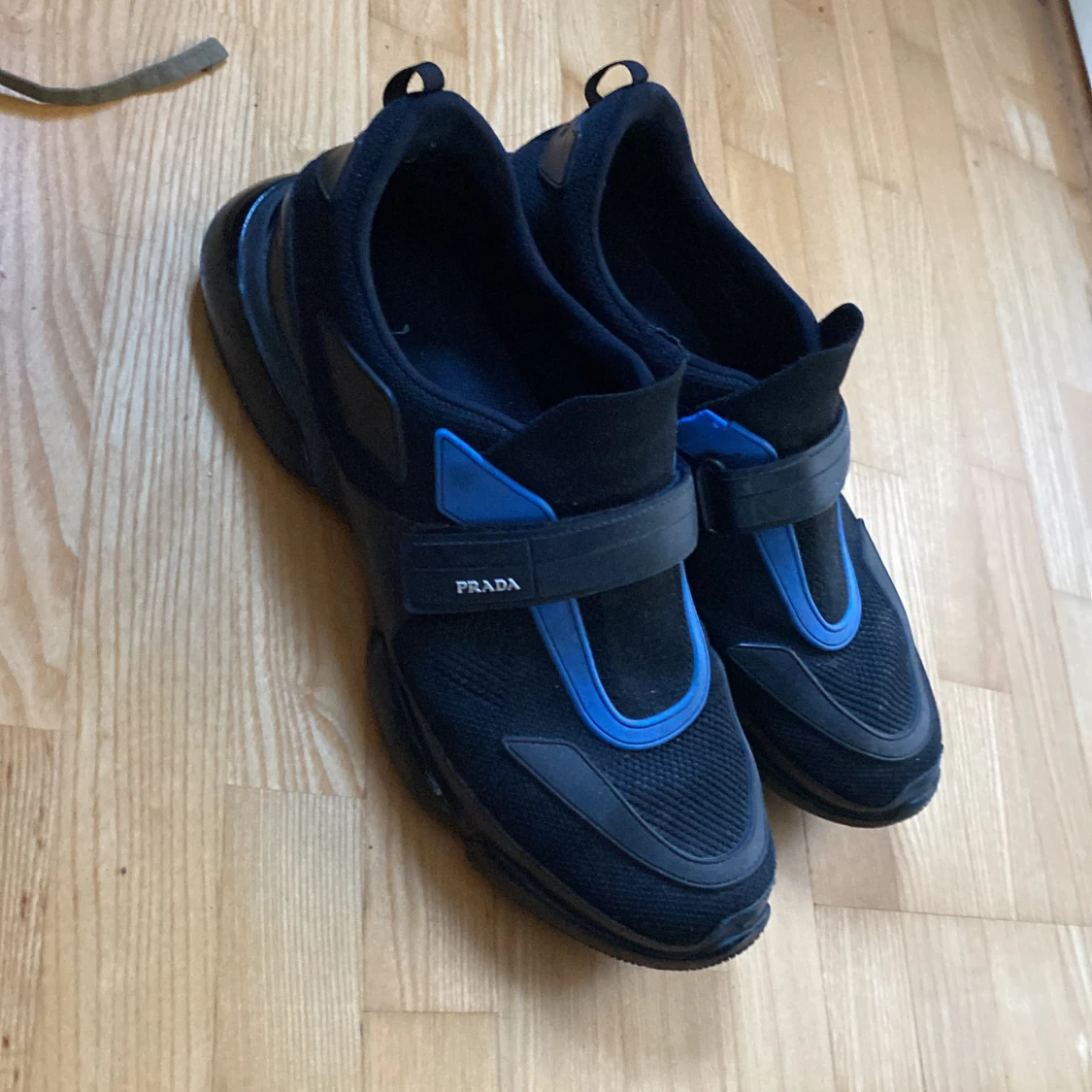 Special offer om du faktiskt köper det får du tröjan skorna och en surprise som absolut e fly o går över laxen