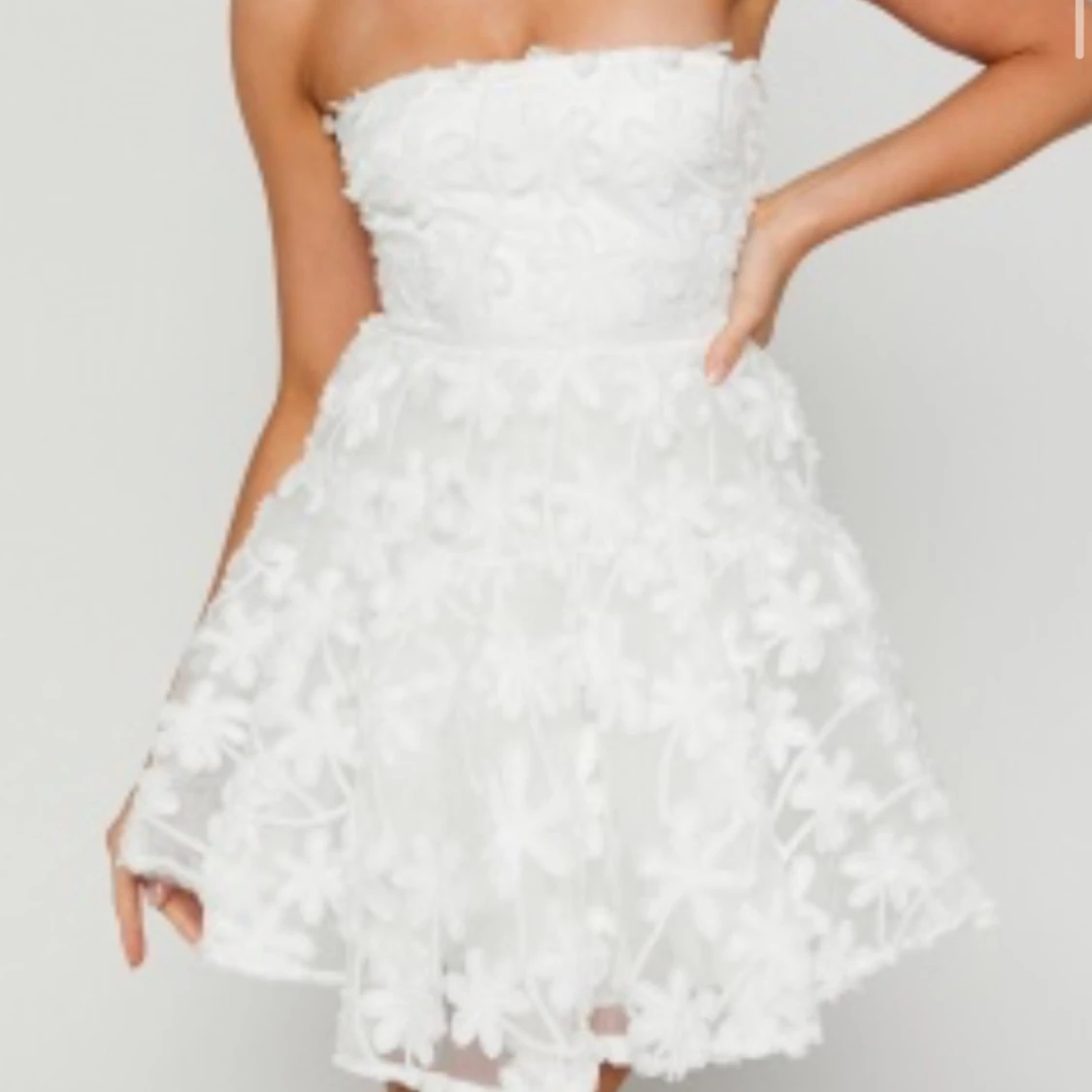 Fin vit klänning, passar perfekt till studenten 