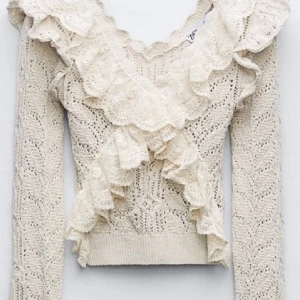 Zara tröja❤️ - Hej säljer denna tröjan från zara knappt använd säljer för 300kr+frakt🥰skriv om ni har frågor❤️