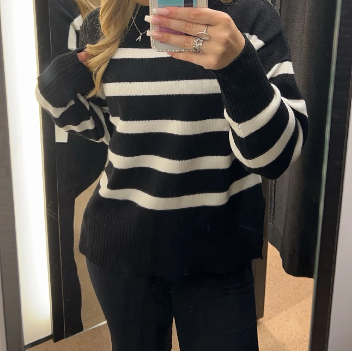 Randig stickad tröja