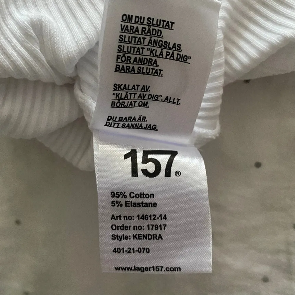 Ett vitt linne från Lager 157 som ej kommer till användning! 🩷. Toppar.